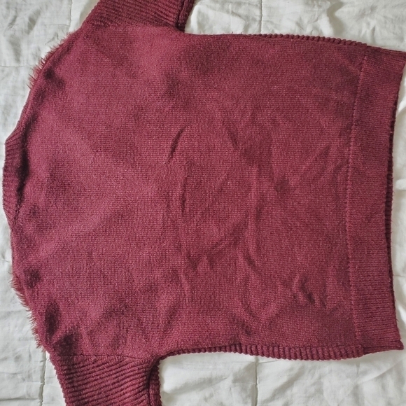 J.O.A. Knitted Oversized Fuzzy V Sweater Burgundy Size Small - Picture 9 of 10